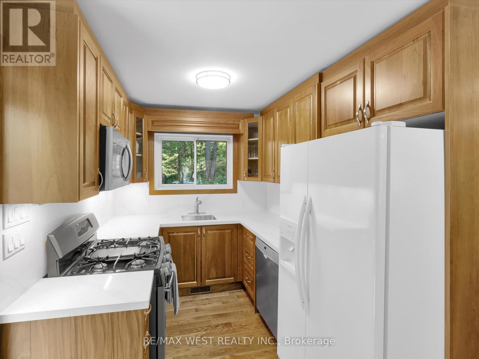 1091 Mcarthur Point Road, Lake Of Bays, Ontario  P0B 1A0 - Photo 14 - X12260443
