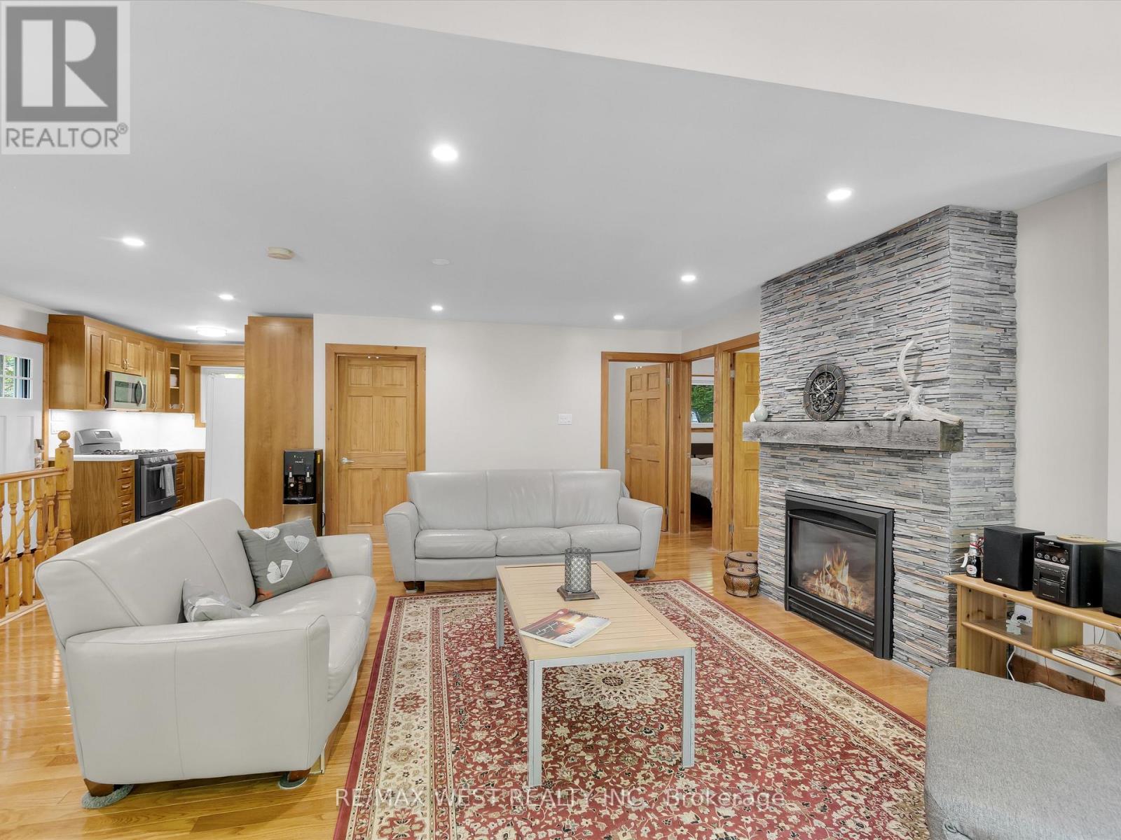 1091 Mcarthur Point Road, Lake Of Bays, Ontario  P0B 1A0 - Photo 6 - X12260443