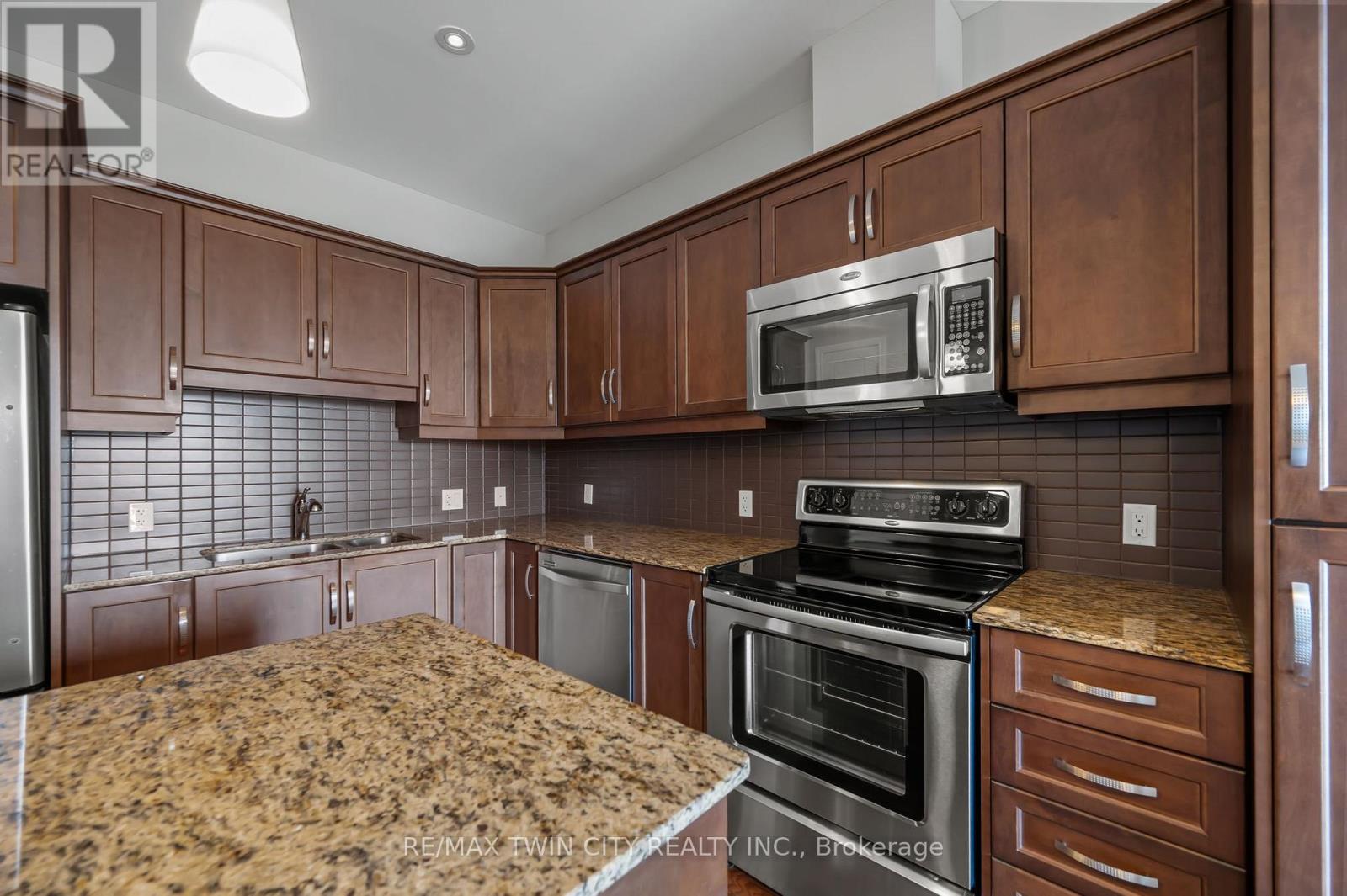 704 - 223 Erb Street W, Waterloo, Ontario  N2L 0B3 - Photo 13 - X12260453