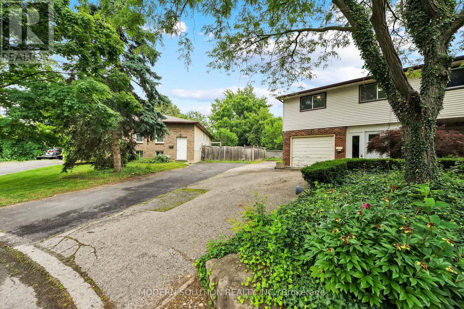 Property at 370A CHURCHILL COURT image 3