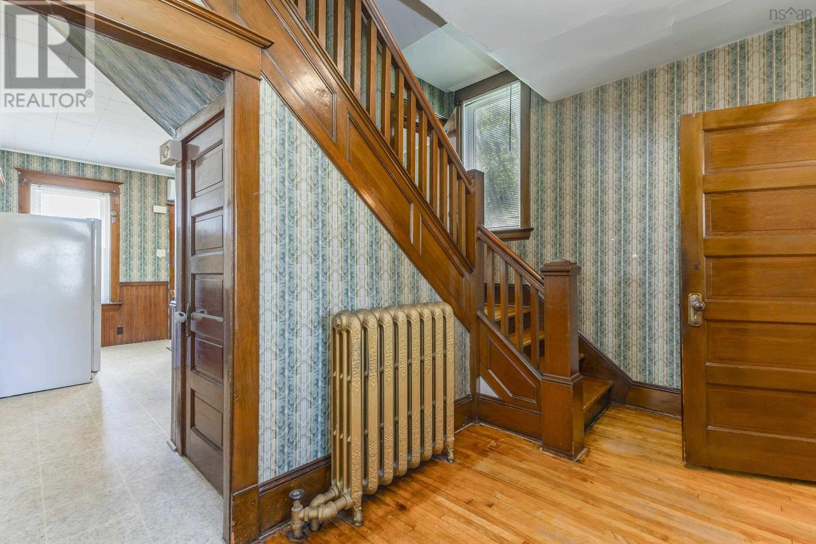 Property at 548 Nelson Street image 5