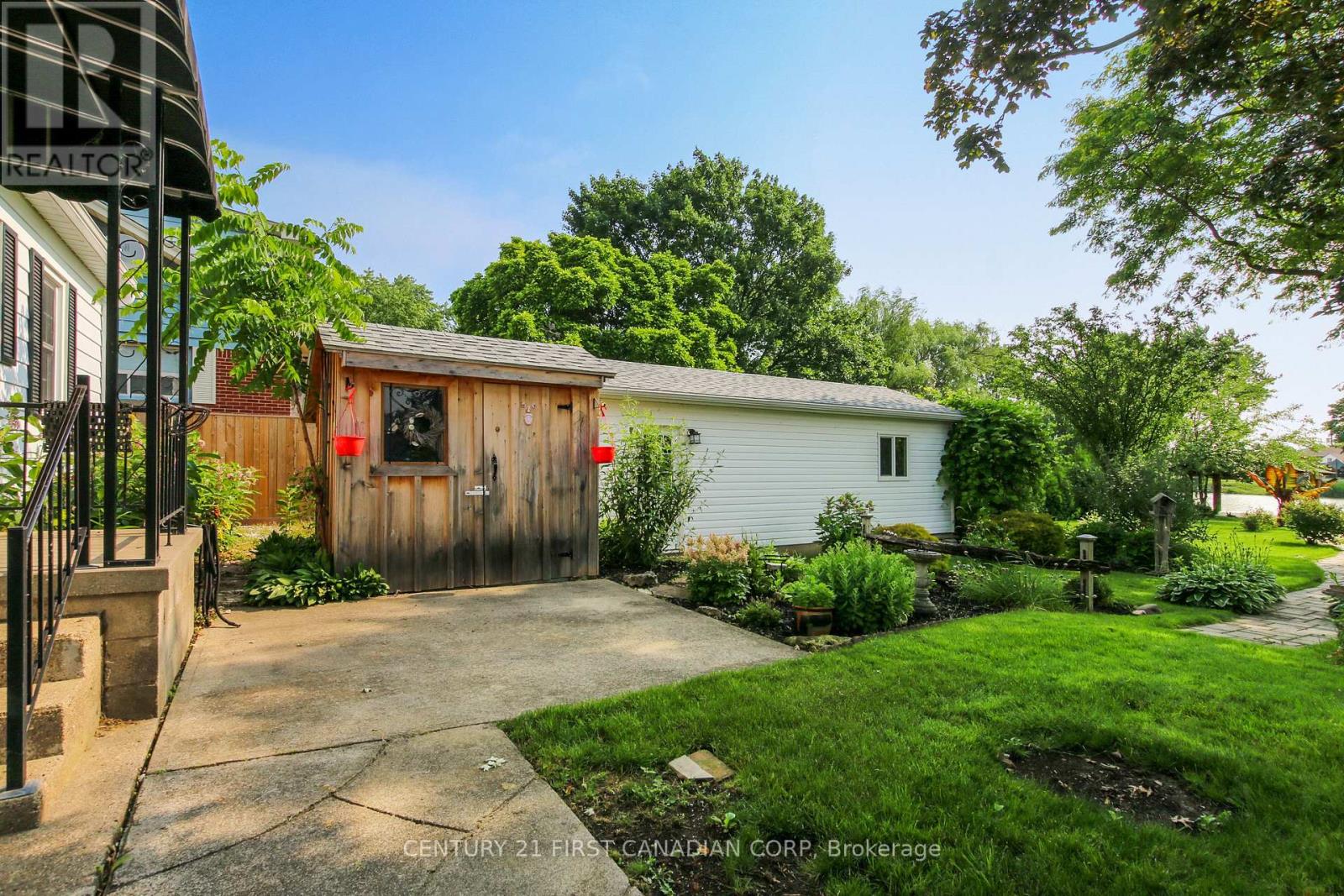 26 Grand Avenue, Chatham-Kent, Ontario  N8A 4J9 - Photo 17 - X12260743