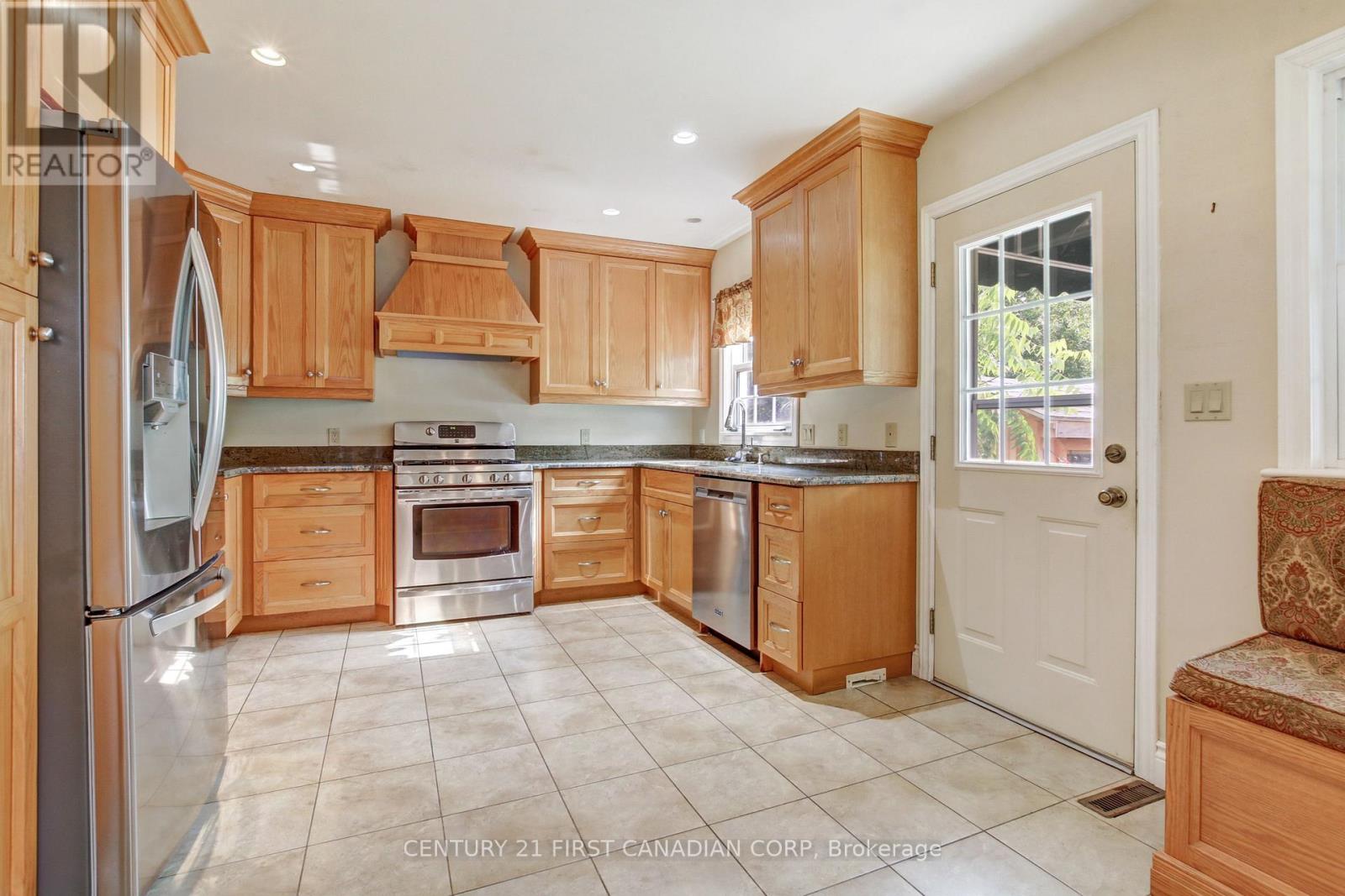 26 Grand Avenue, Chatham-Kent, Ontario  N8A 4J9 - Photo 21 - X12260743