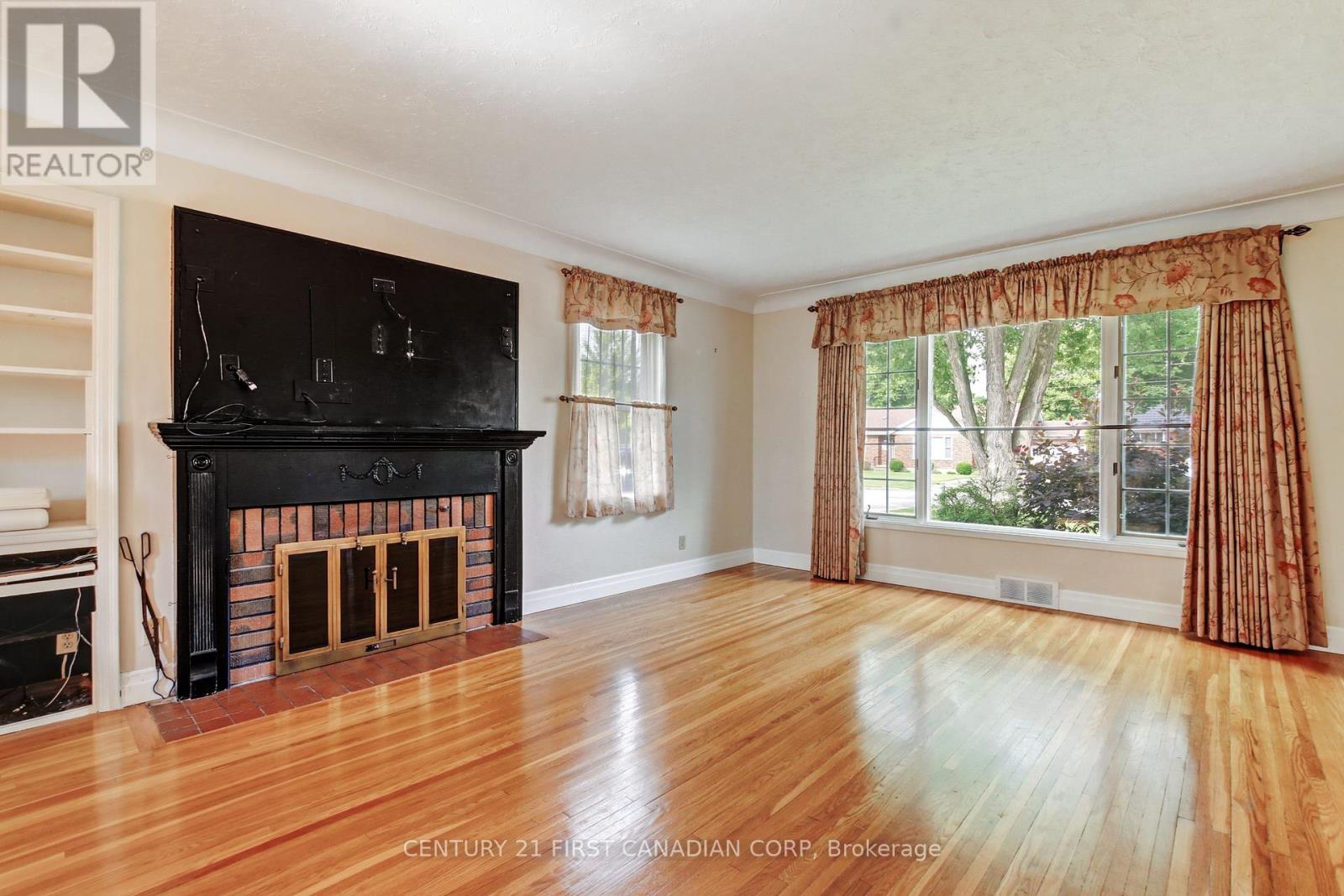 26 Grand Avenue, Chatham-Kent, Ontario  N8A 4J9 - Photo 27 - X12260743
