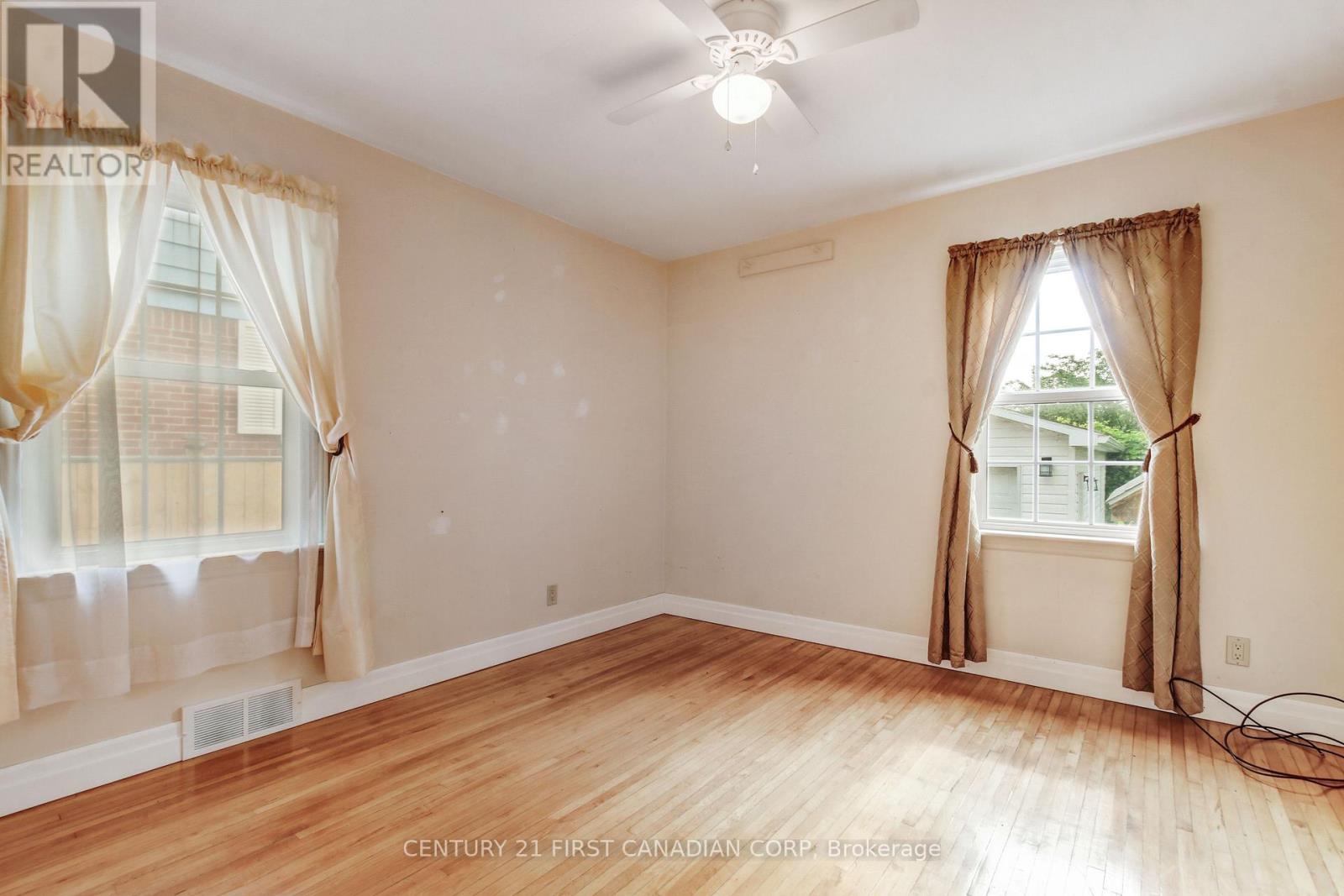 26 Grand Avenue, Chatham-Kent, Ontario  N8A 4J9 - Photo 28 - X12260743