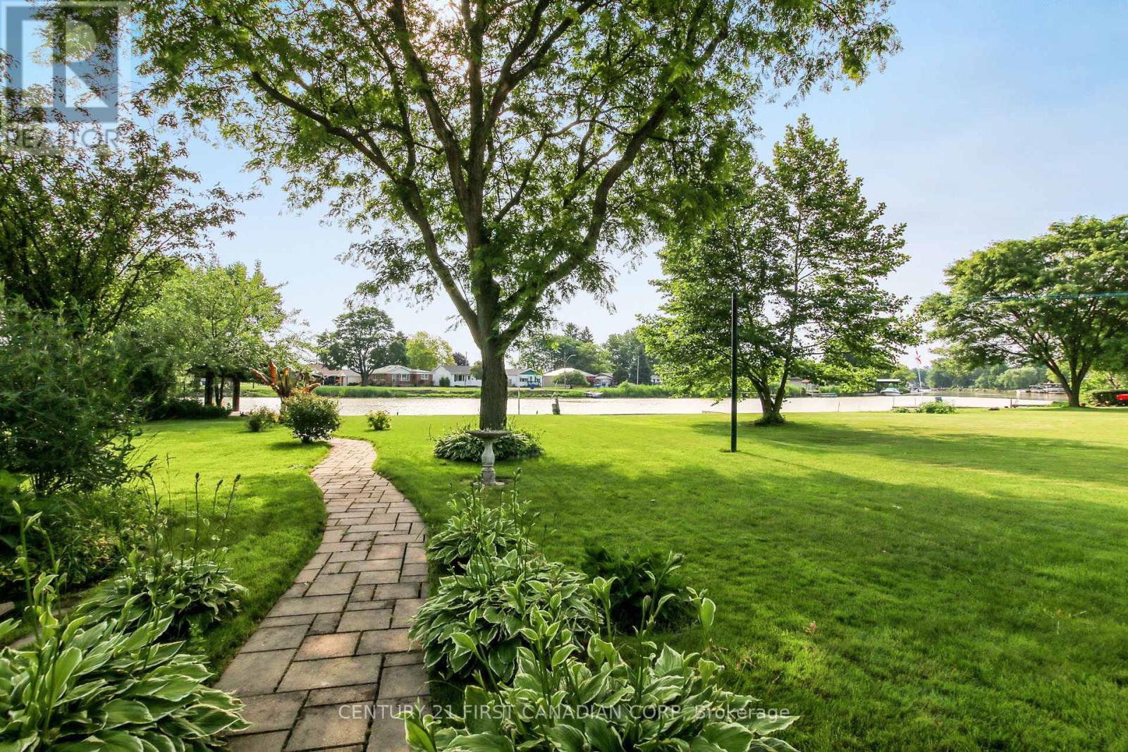 26 Grand Avenue, Chatham-Kent, Ontario  N8A 4J9 - Photo 7 - X12260743