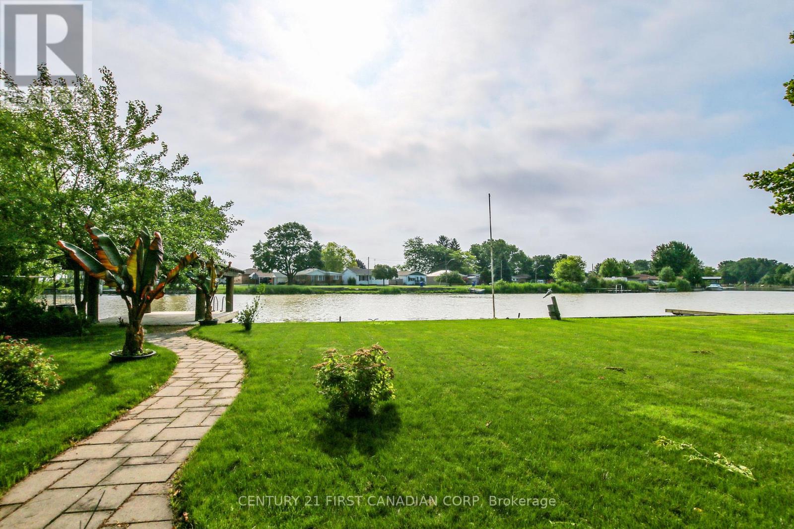 26 Grand Avenue, Chatham-Kent, Ontario  N8A 4J9 - Photo 9 - X12260743