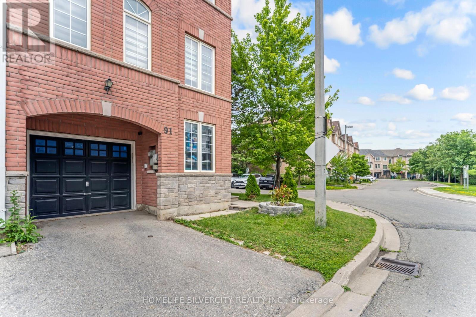 Property at 91 BERNARD AVENUE image 3