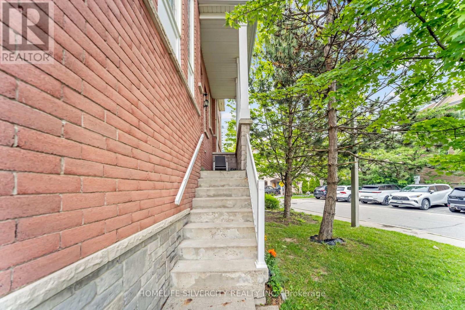 Property at 91 BERNARD AVENUE image 4