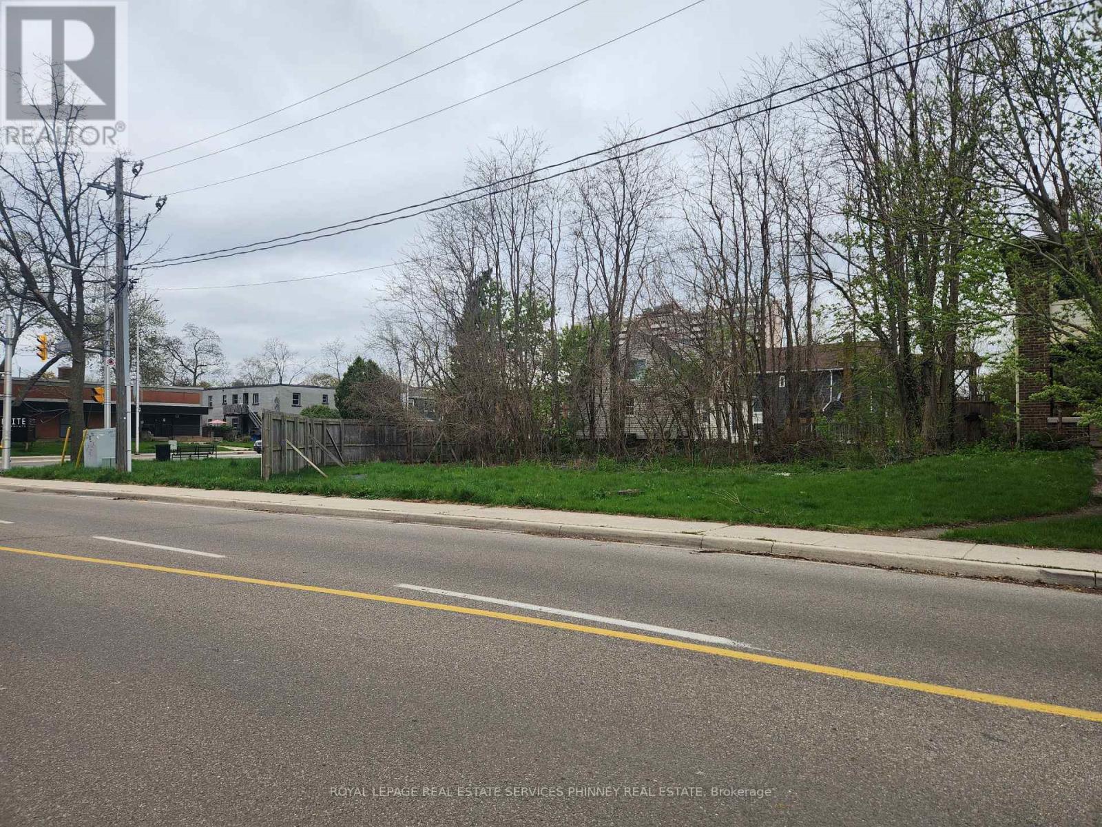 685 Brant Street, Burlington, Ontario  L7R 2H4 - Photo 2 - W12260575
