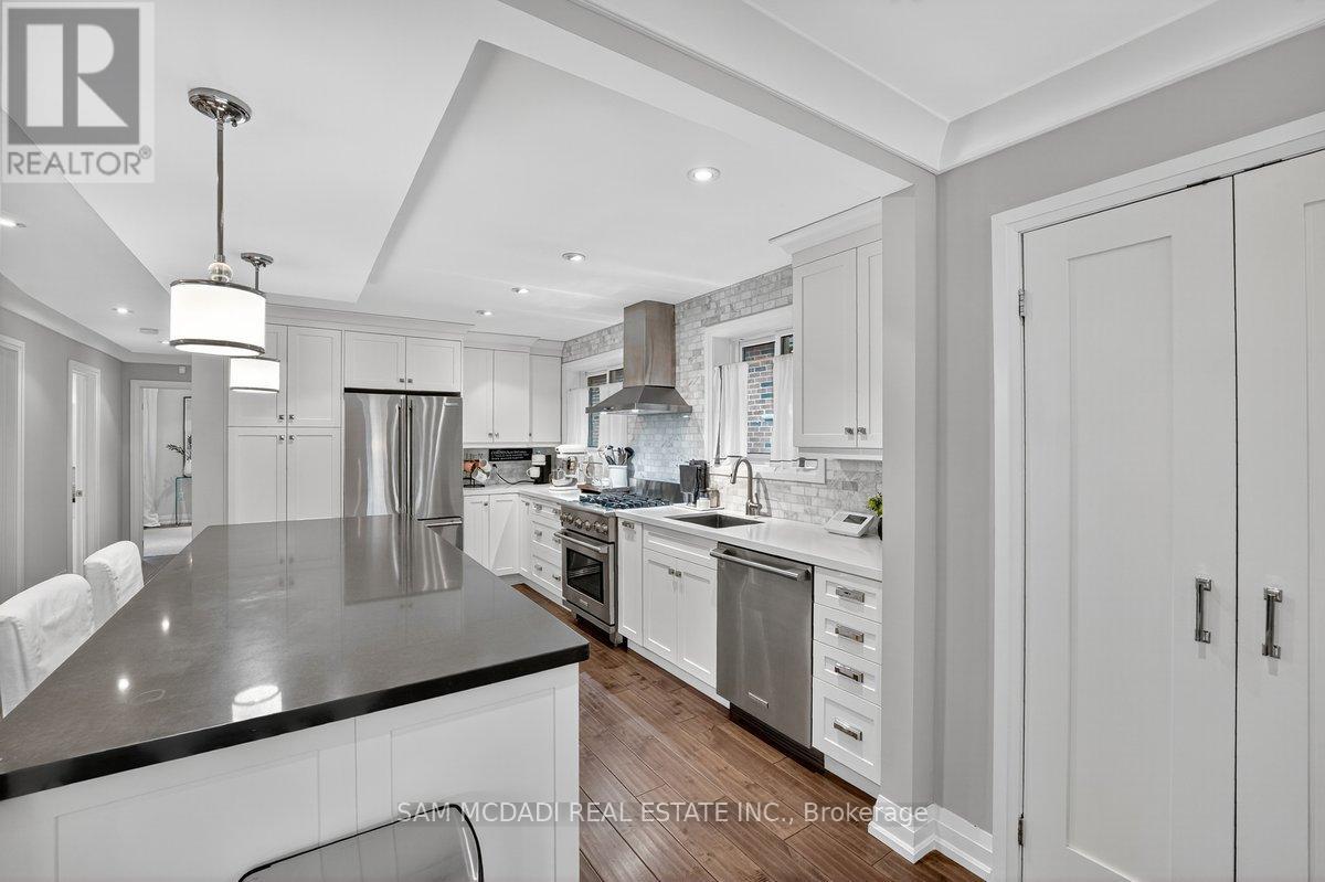 42 Peter Street N, Mississauga, Ontario  L5H 2G8 - Photo 10 - W12260583
