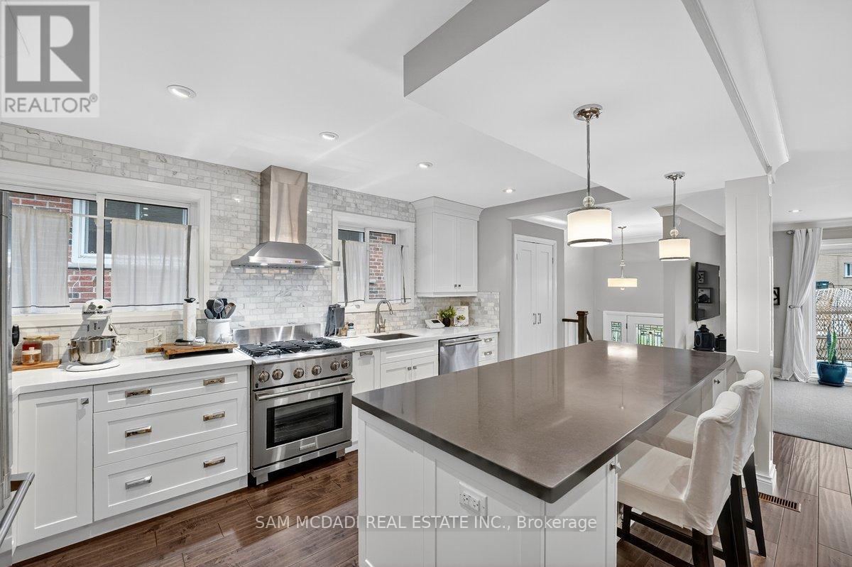 42 Peter Street N, Mississauga, Ontario  L5H 2G8 - Photo 12 - W12260583