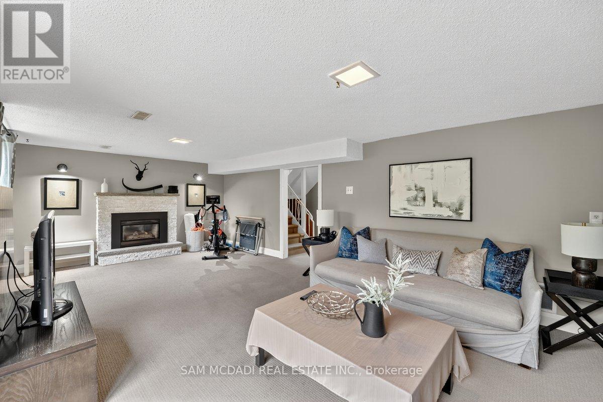 42 Peter Street N, Mississauga, Ontario  L5H 2G8 - Photo 20 - W12260583