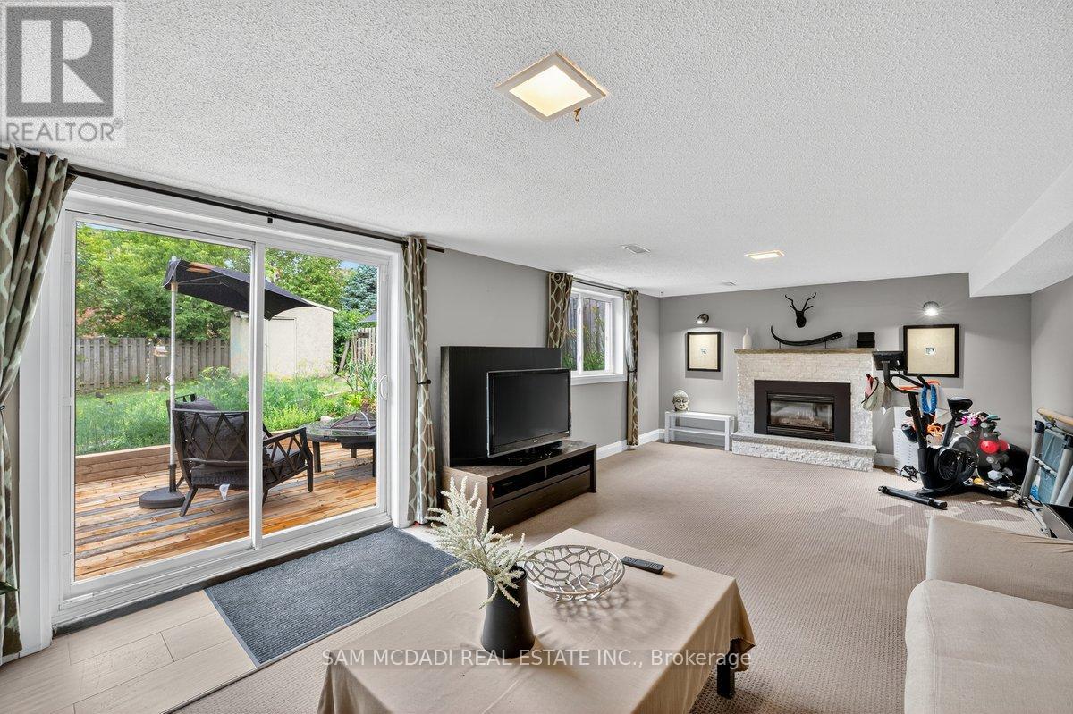 42 Peter Street N, Mississauga, Ontario  L5H 2G8 - Photo 21 - W12260583