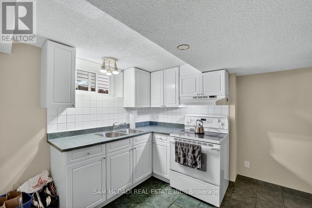 42 Peter Street N, Mississauga, Ontario  L5H 2G8 - Photo 22 - W12260583