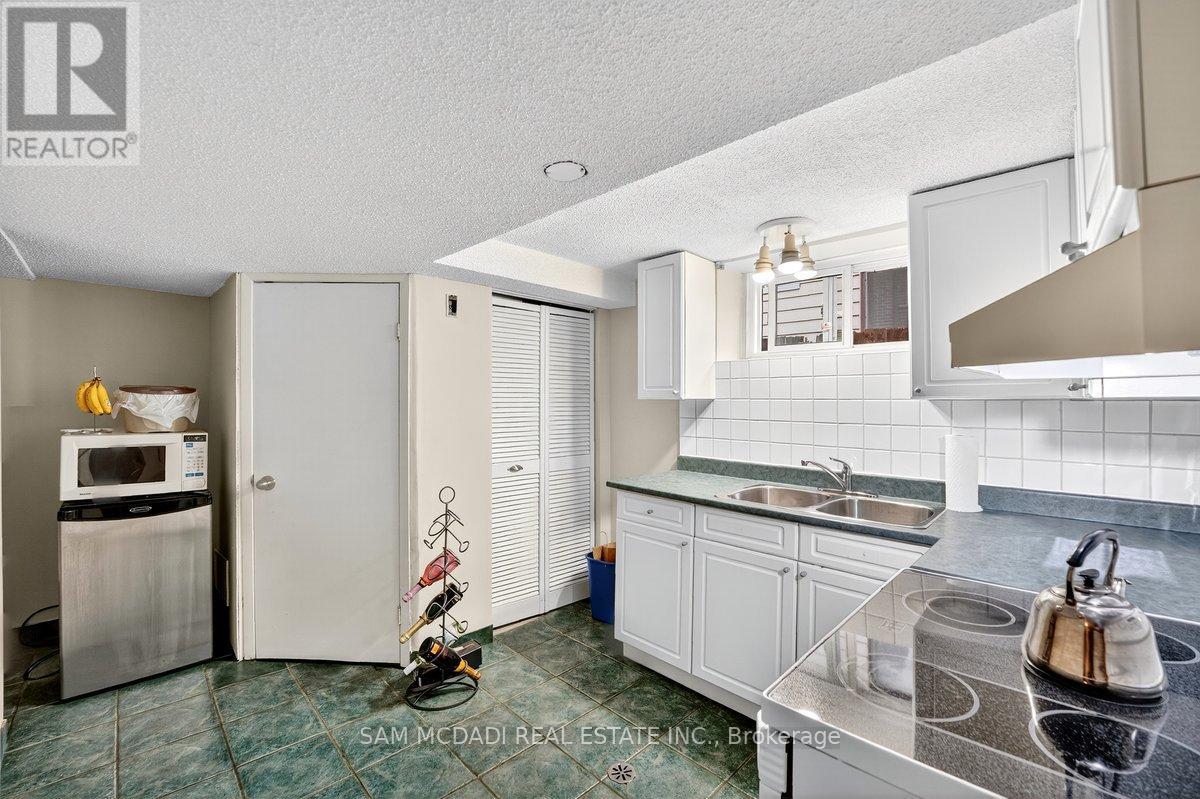 42 Peter Street N, Mississauga, Ontario  L5H 2G8 - Photo 23 - W12260583