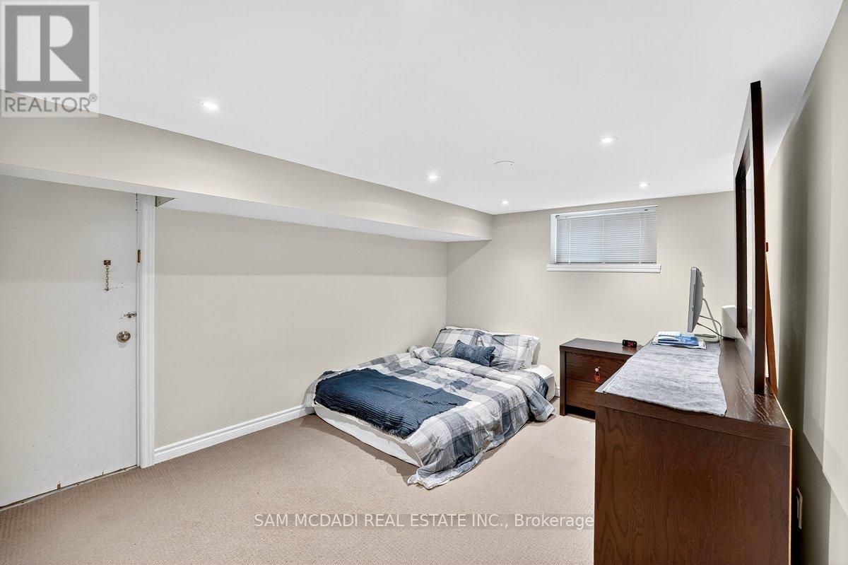 42 Peter Street N, Mississauga, Ontario  L5H 2G8 - Photo 24 - W12260583