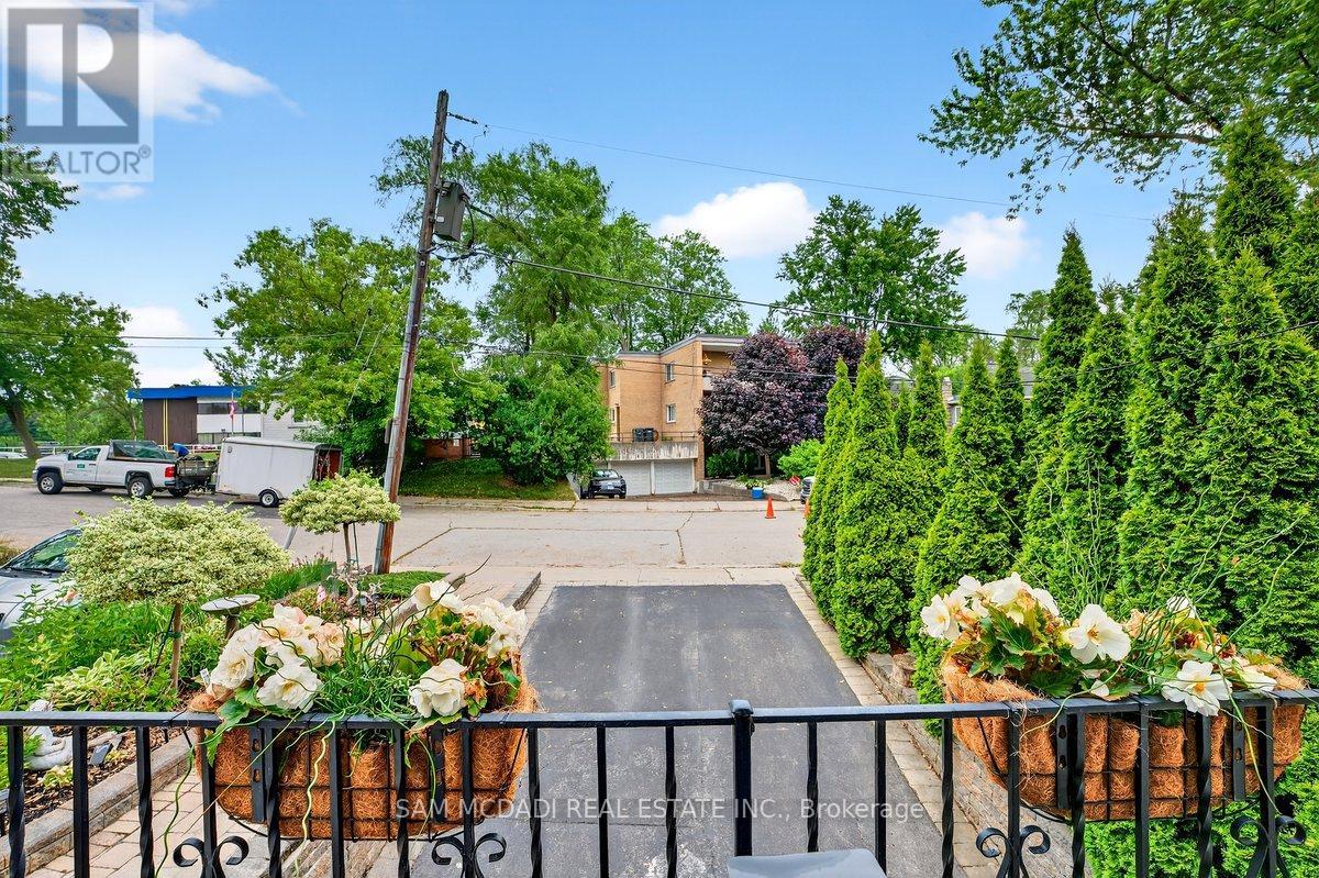 42 Peter Street N, Mississauga, Ontario  L5H 2G8 - Photo 30 - W12260583