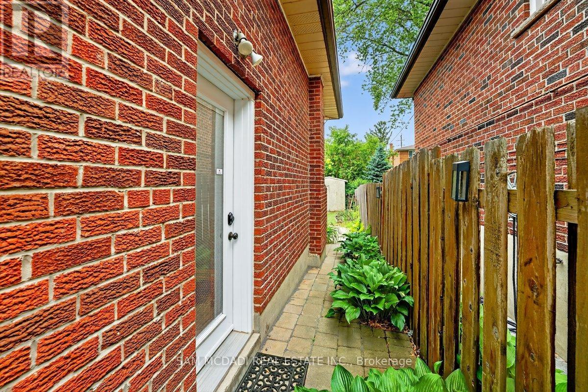 42 Peter Street N, Mississauga, Ontario  L5H 2G8 - Photo 31 - W12260583