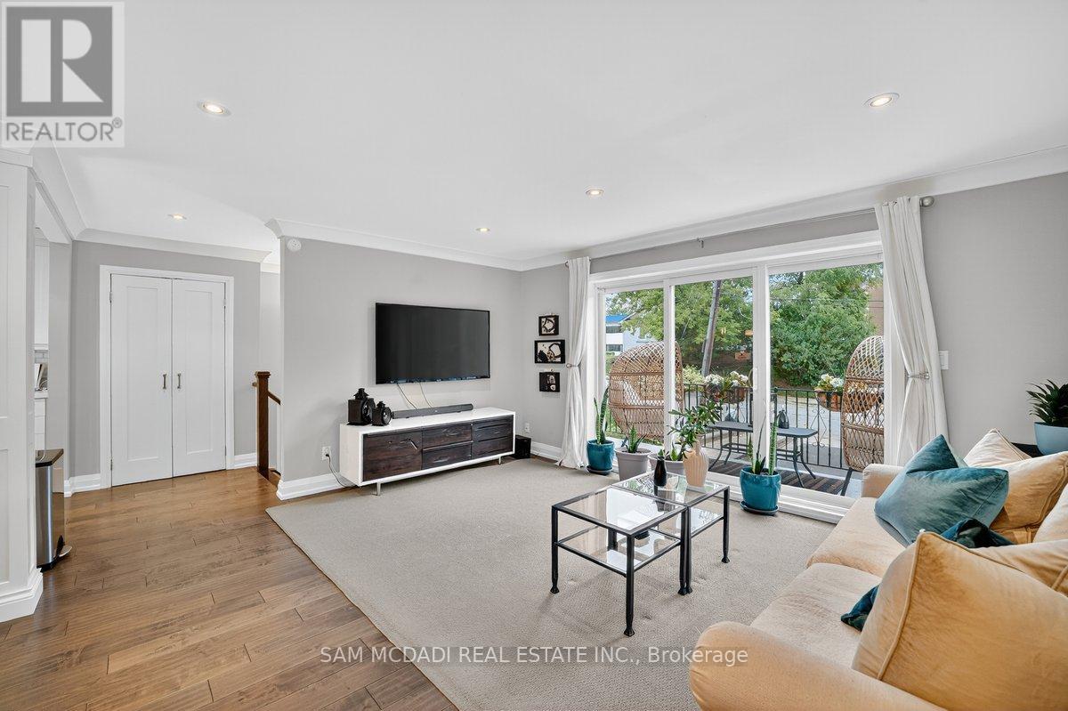 42 Peter Street N, Mississauga, Ontario  L5H 2G8 - Photo 6 - W12260583