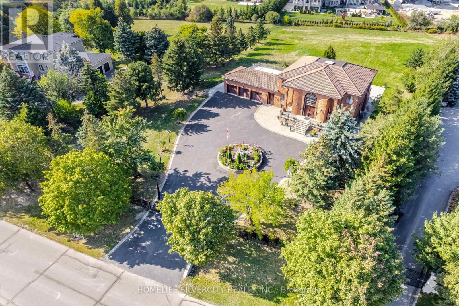 Property at 34 ESTATEVIEW CIRCLE image 1