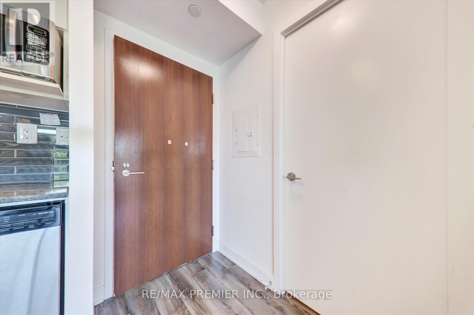 420 - 160 Flemington Road, Toronto, Ontario  M6A 0A9 - Photo 11 - W12260658