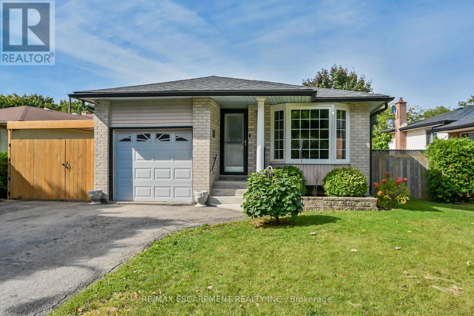 Property at 5 RIDELL CRESCENT image 1