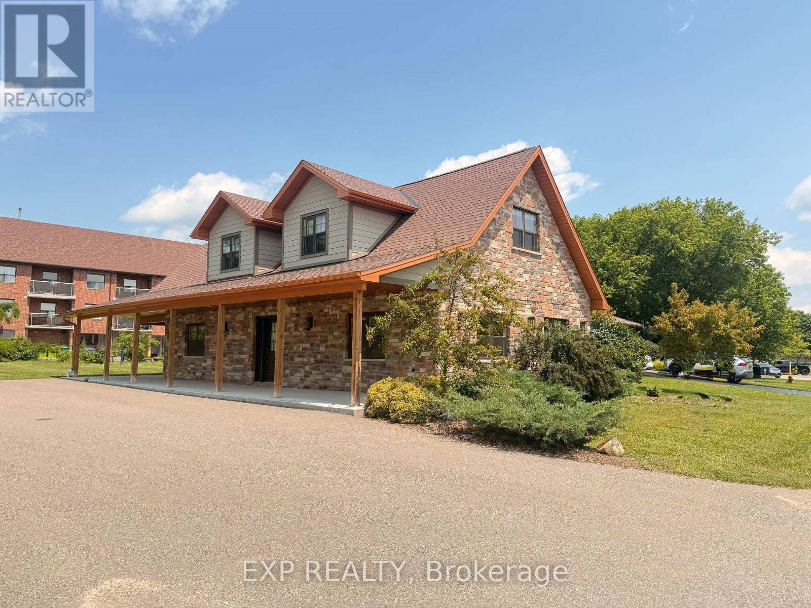 10 William Street, East Luther Grand Valley (Grand Valley), Ontario  L9W 5Y5 - Photo 1 - X12260594