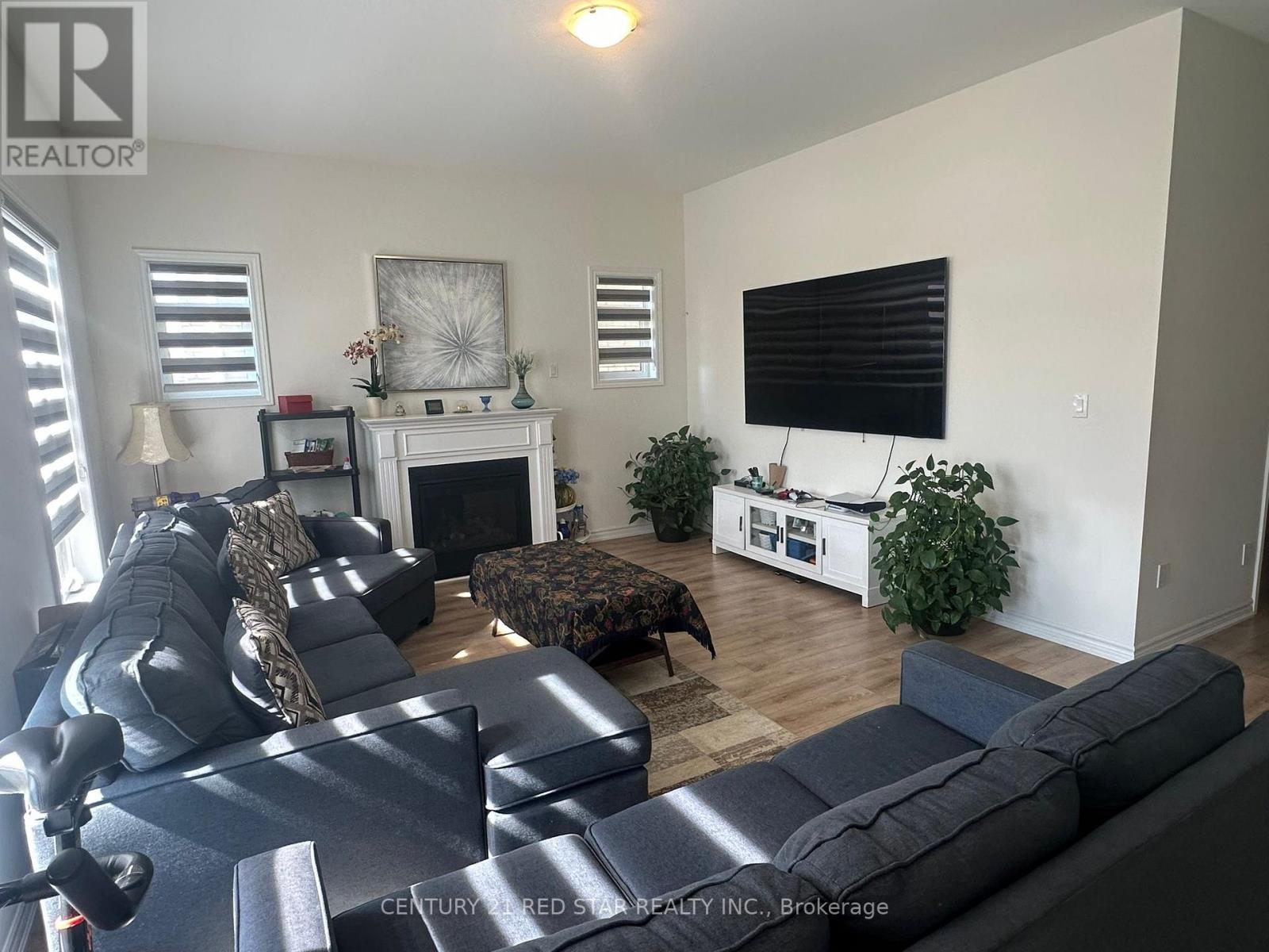 Property at 781 GILMOUR CRESCENT image 3