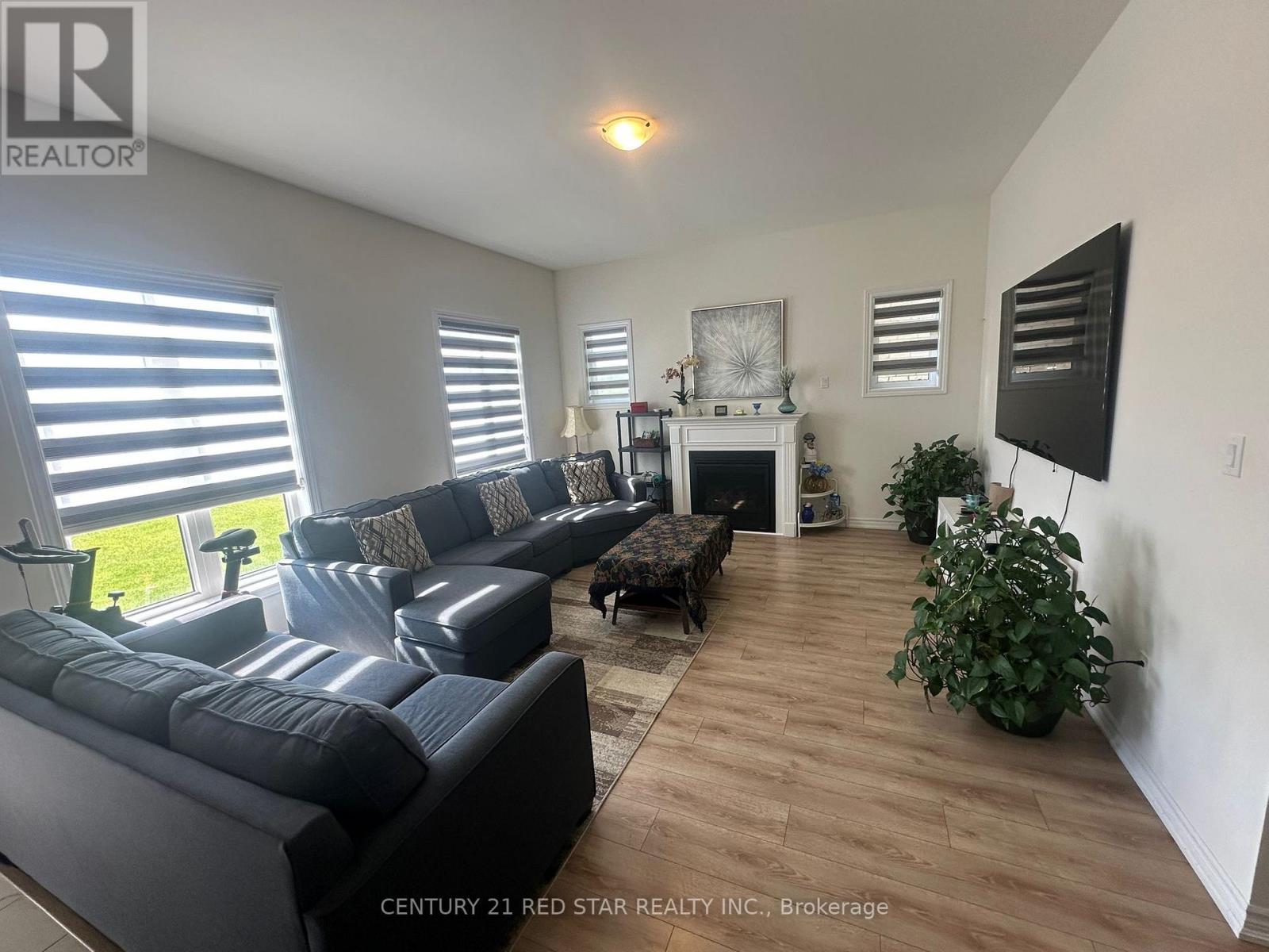 Property at 781 GILMOUR CRESCENT image 4