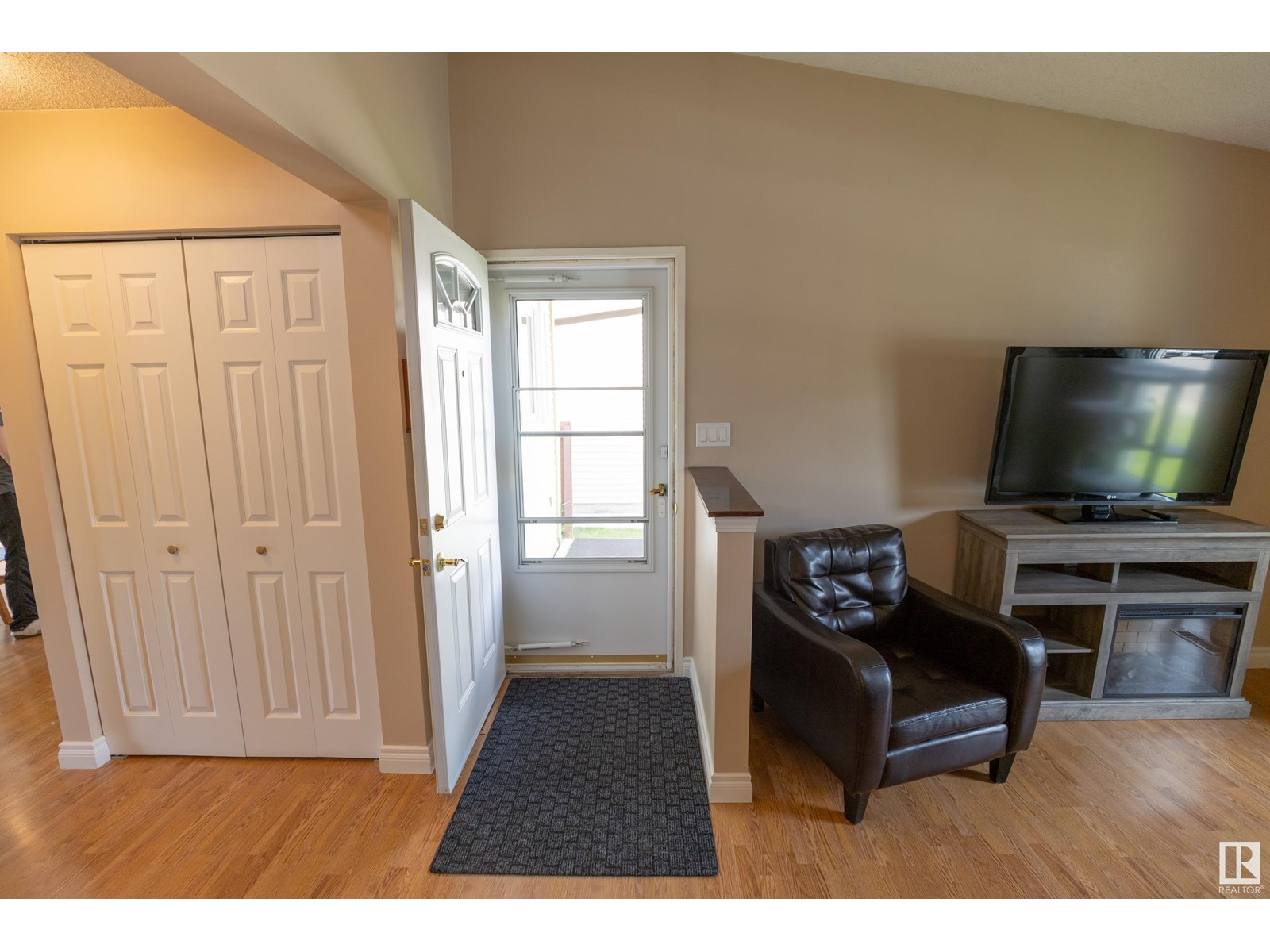 Property at 318 Kirkpatrick CR NW image 4