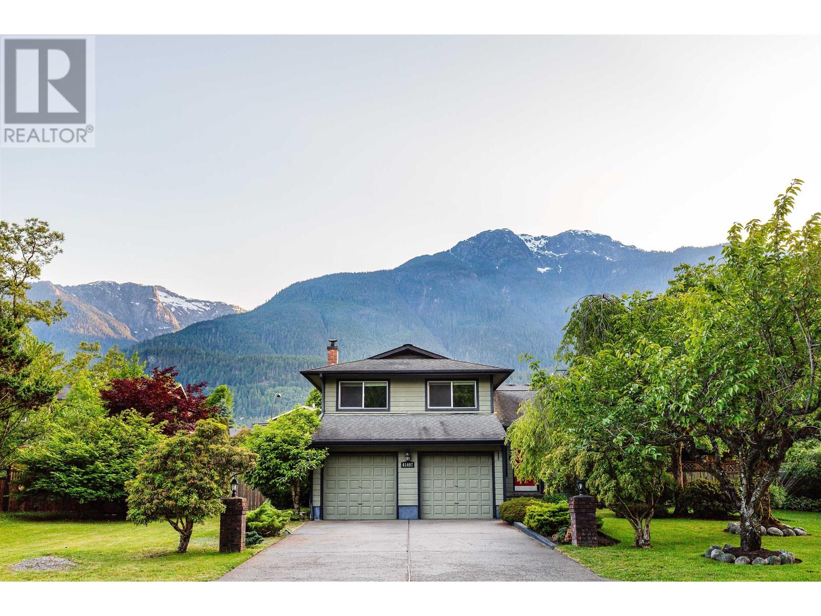 41497 MEADOW AVENUE, brackendale, British Columbia V0N1H0