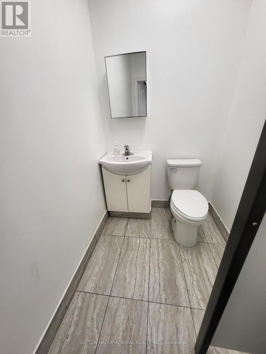 546 Champagne Drive, Toronto, Ontario  M3J 2T9 - Photo 22 - W12240341