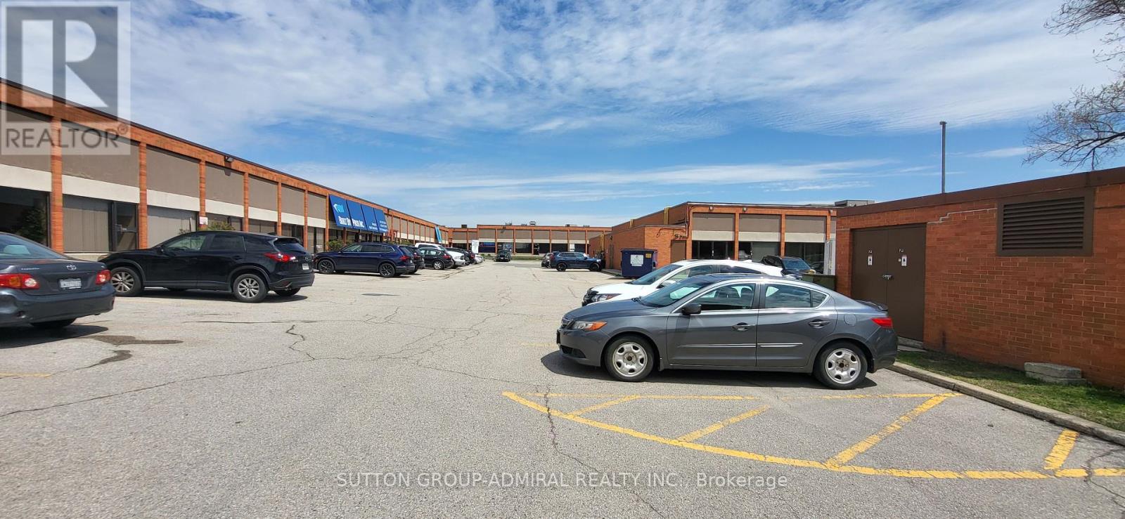 546 Champagne Drive, Toronto, Ontario  M3J 2T9 - Photo 33 - W12240341