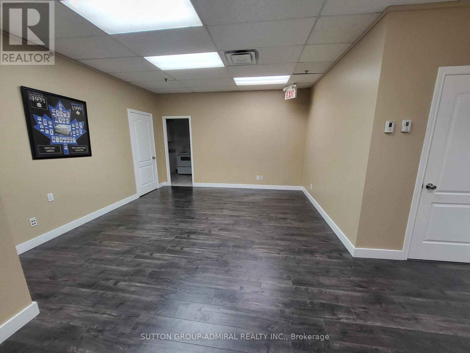 546 Champagne Drive, Toronto, Ontario  M3J 2T9 - Photo 5 - W12240341