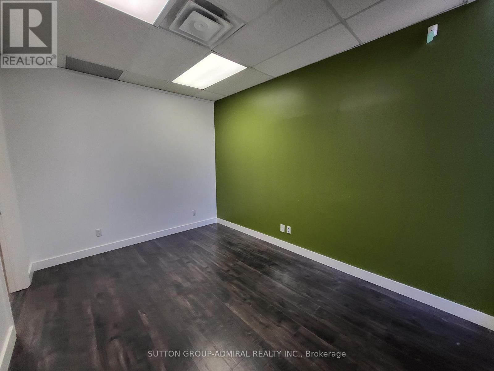 546 Champagne Drive, Toronto, Ontario  M3J 2T9 - Photo 12 - W12240341
