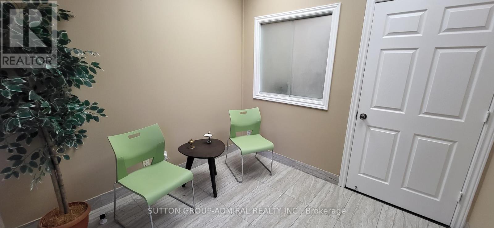 546 Champagne Drive, Toronto, Ontario  M3J 2T9 - Photo 14 - W12240341