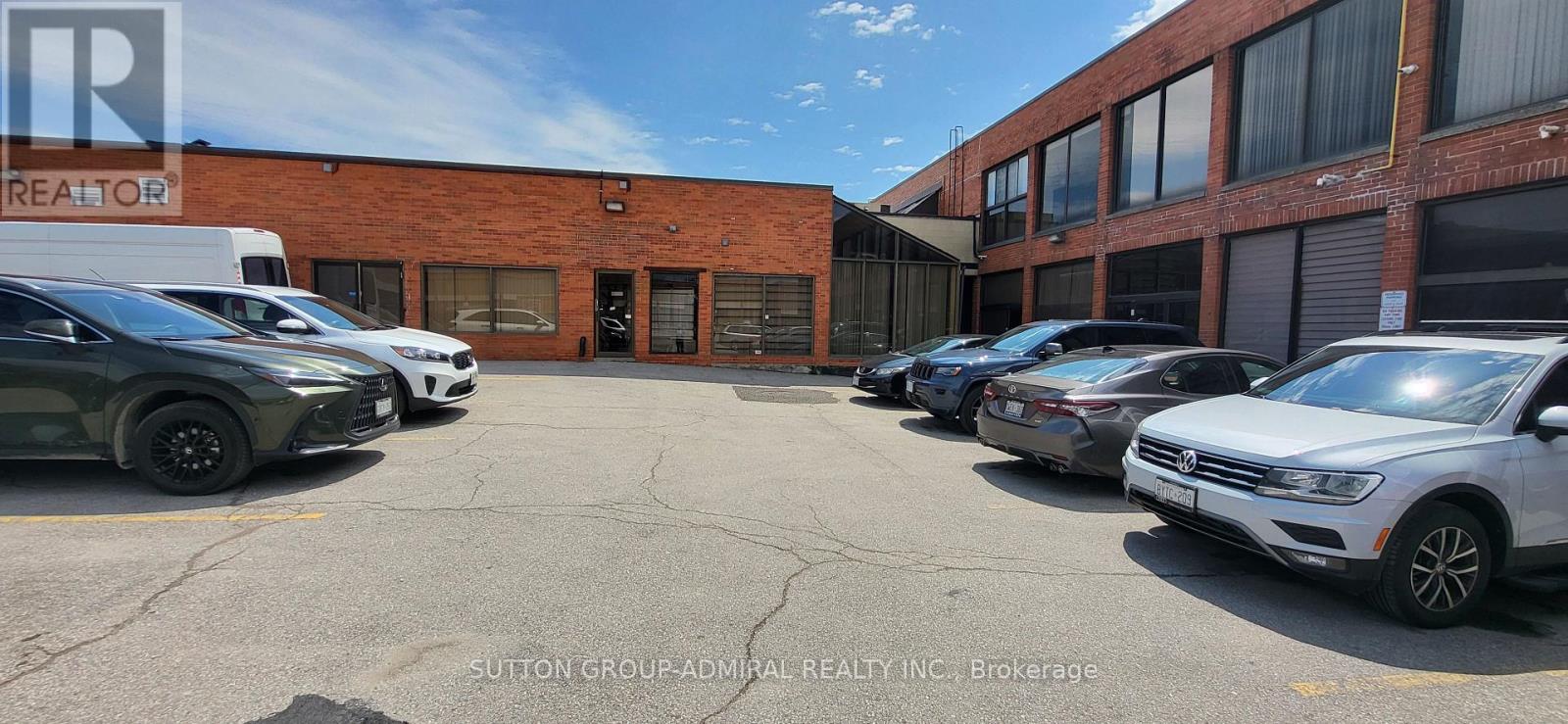 546 Champagne Drive, Toronto, Ontario  M3J 2T9 - Photo 29 - W12240341