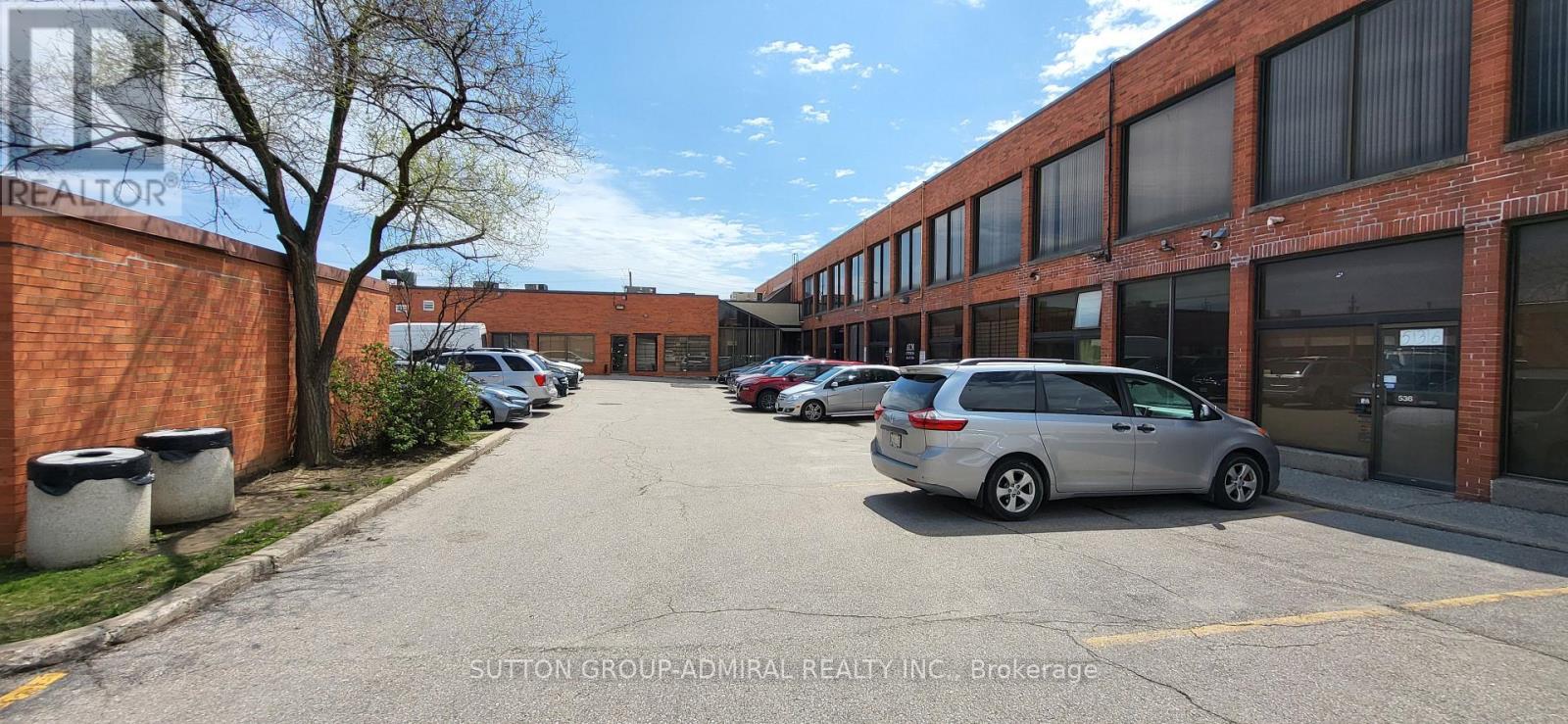 546 Champagne Drive, Toronto, Ontario  M3J 2T9 - Photo 32 - W12240341