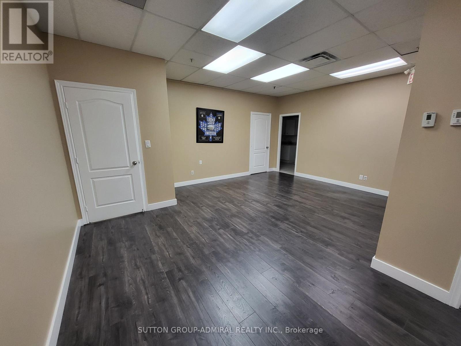 546 Champagne Drive, Toronto, Ontario  M3J 2T9 - Photo 4 - W12240341