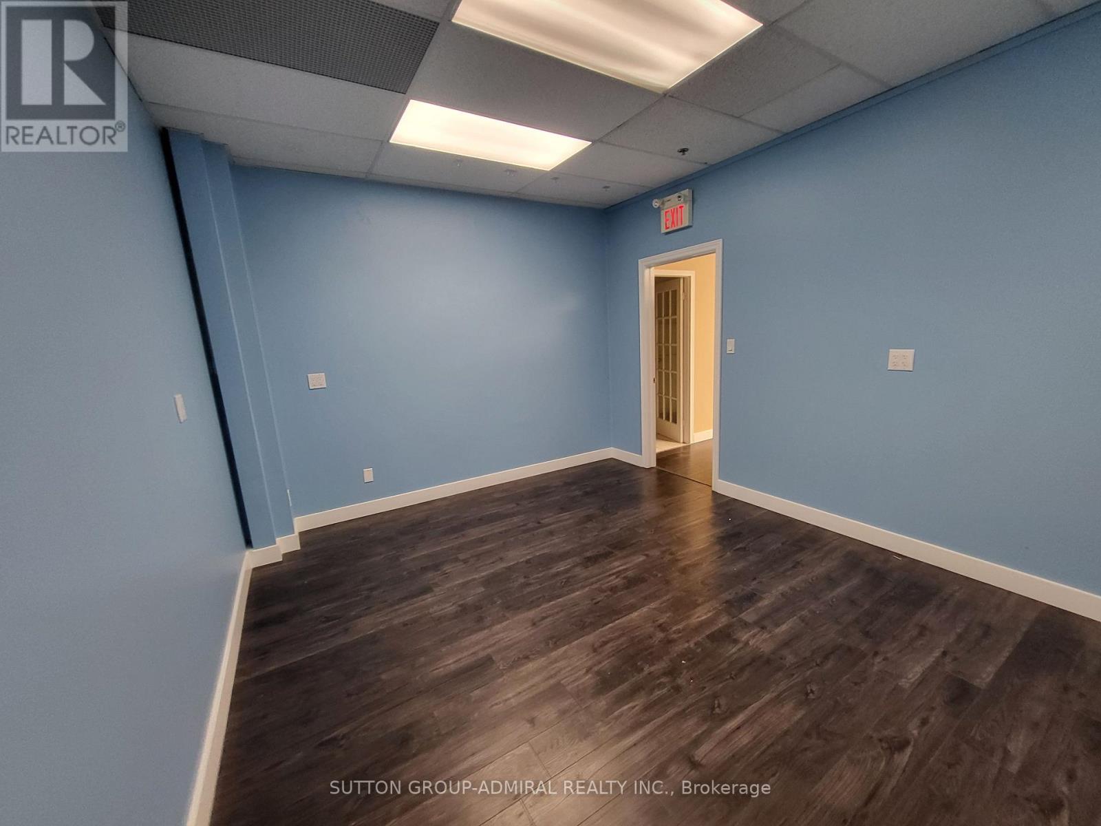 546 Champagne Drive, Toronto, Ontario  M3J 2T9 - Photo 7 - W12240341