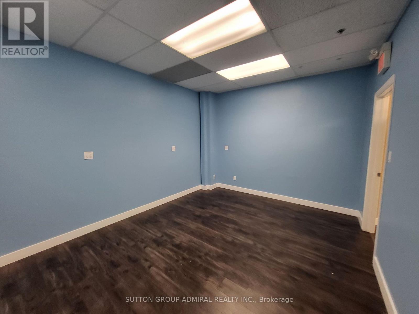 546 Champagne Drive, Toronto, Ontario  M3J 2T9 - Photo 8 - W12240341