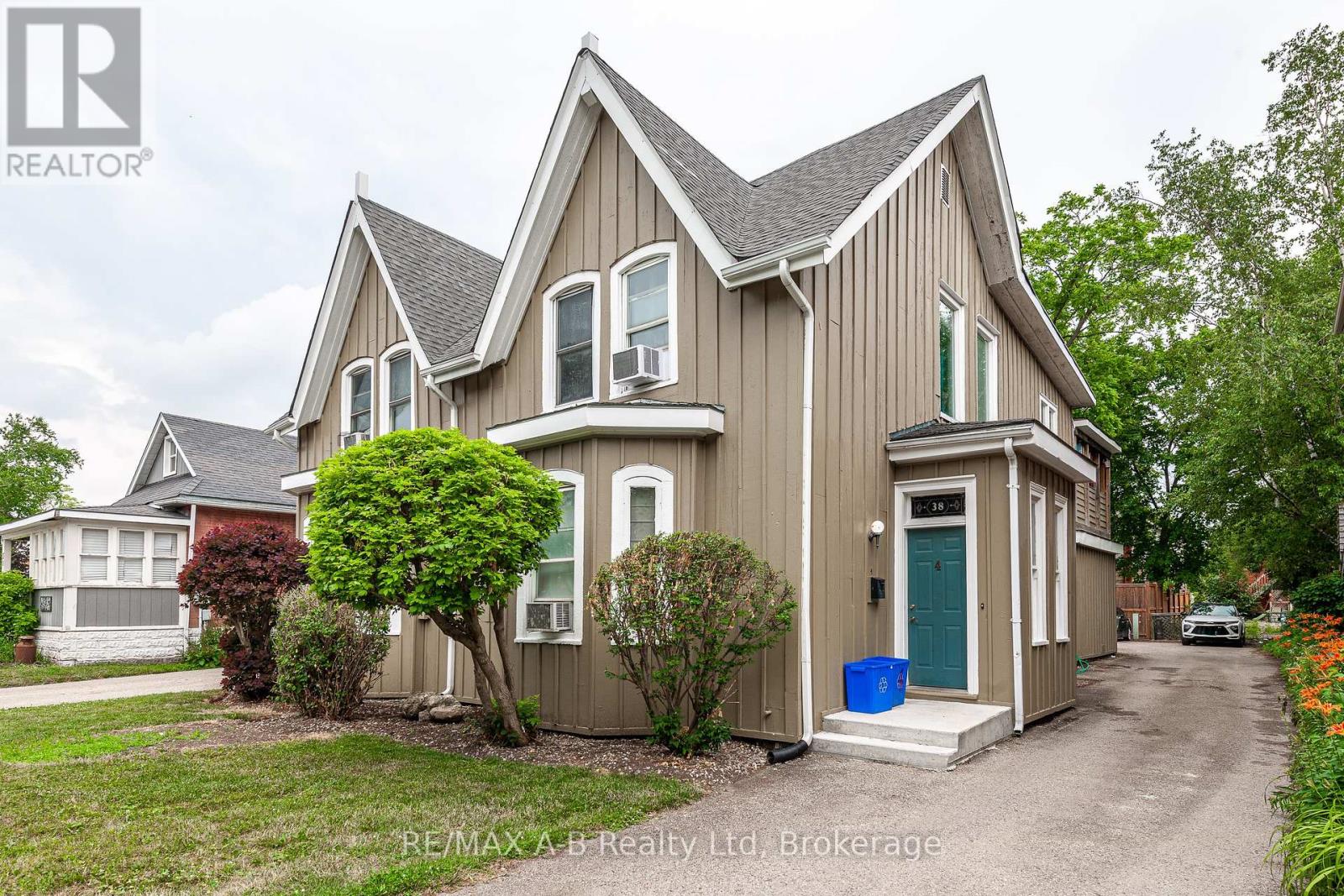 34-38 Douro Street, Stratford, Ontario  N5A 3R3 - Photo 4 - X12260878