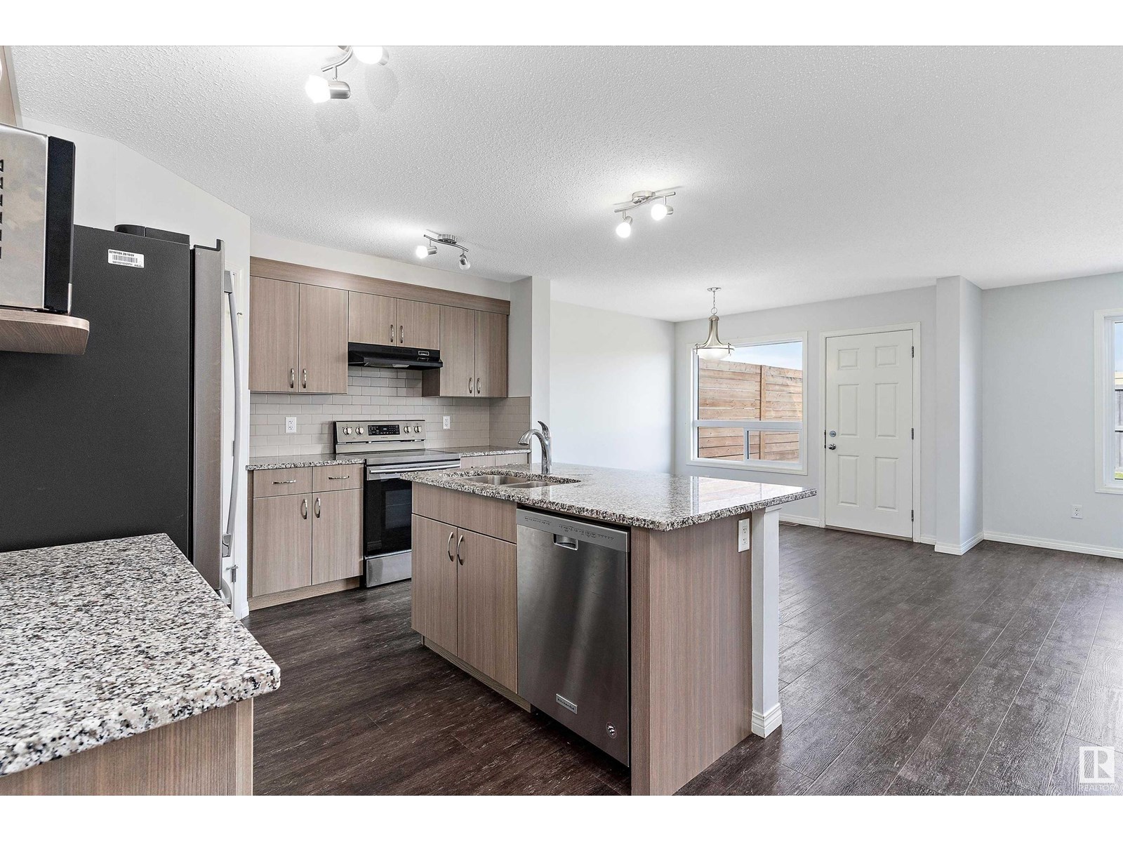 Property at 17135 38 ST NW image 5