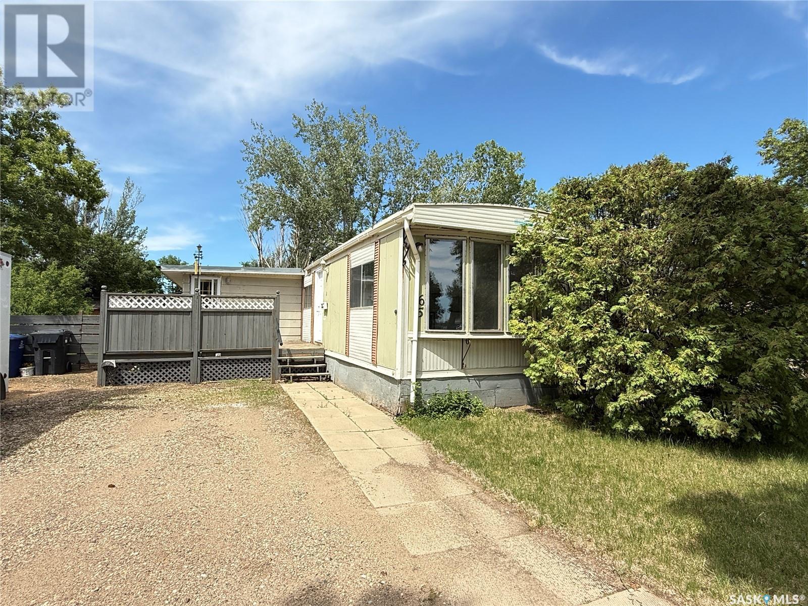 65 14th STREET, weyburn, Saskatchewan