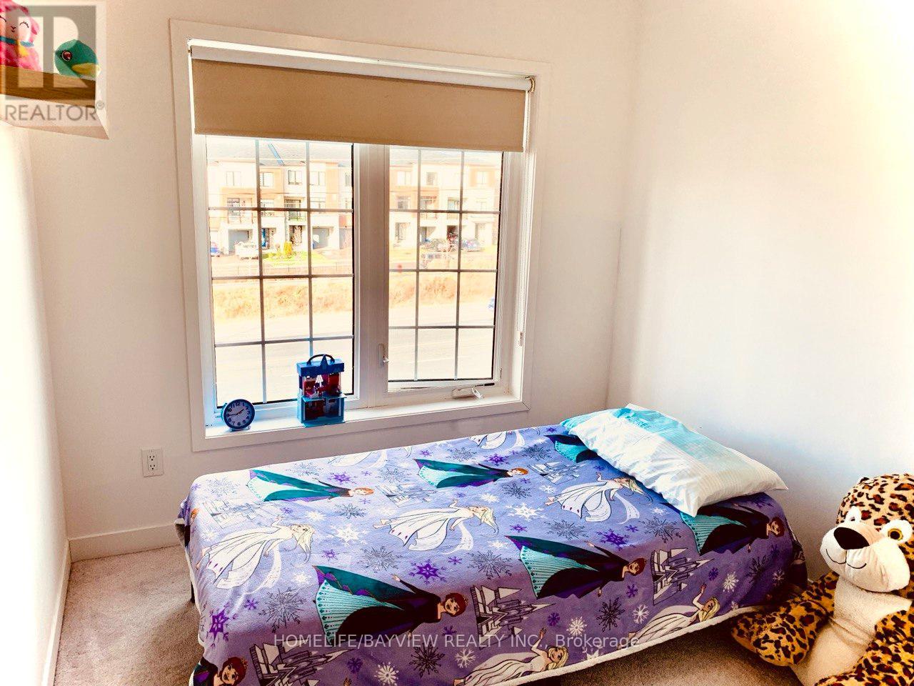 221 Harding Park Street N, Newmarket, Ontario  L3Y 0E3 - Photo 5 - N12260767