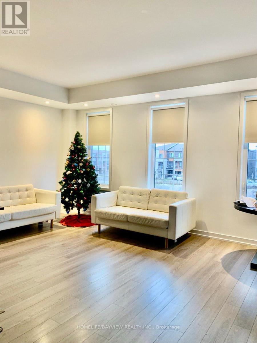 221 Harding Park Street N, Newmarket, Ontario  L3Y 0E3 - Photo 8 - N12260767