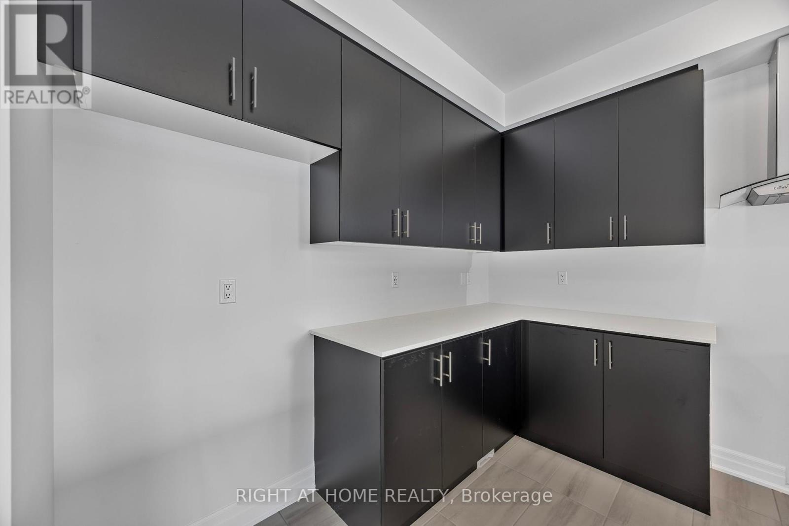 52 Del Ray Crescent, Wasaga Beach, Ontario  L9Z 0N8 - Photo 13 - S12260728
