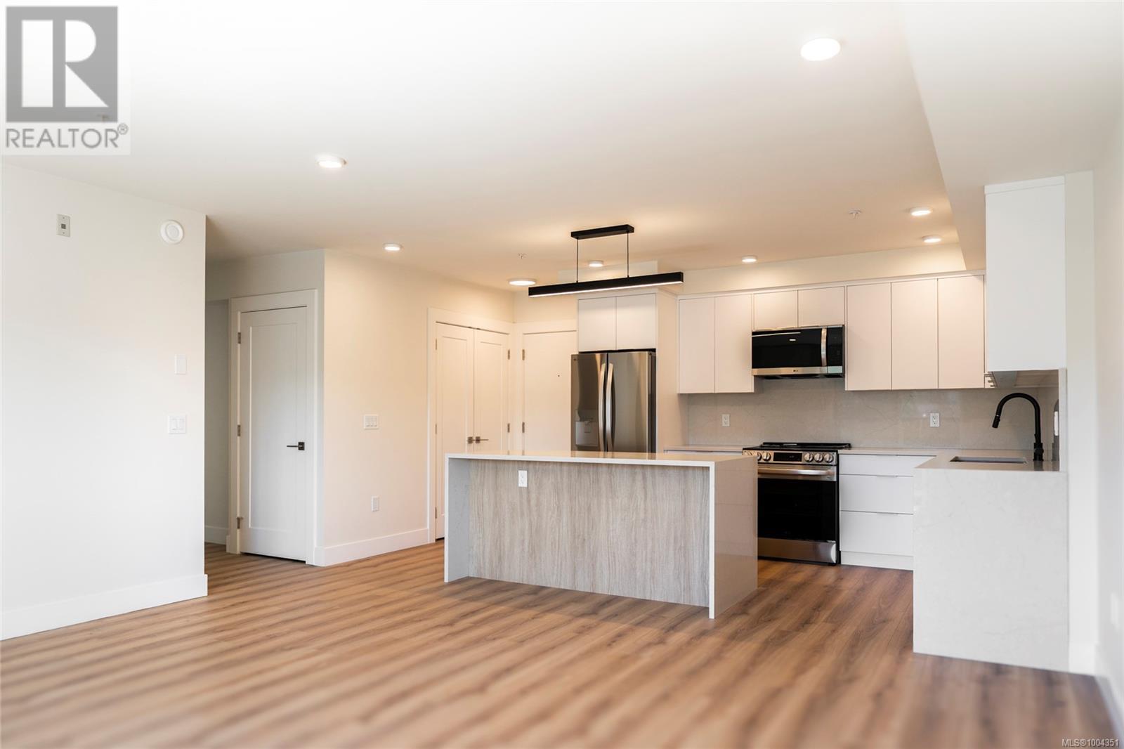 507 45 Haliburton St, Nanaimo, British Columbia  V9R 4V6 - Photo 2 - 1004351