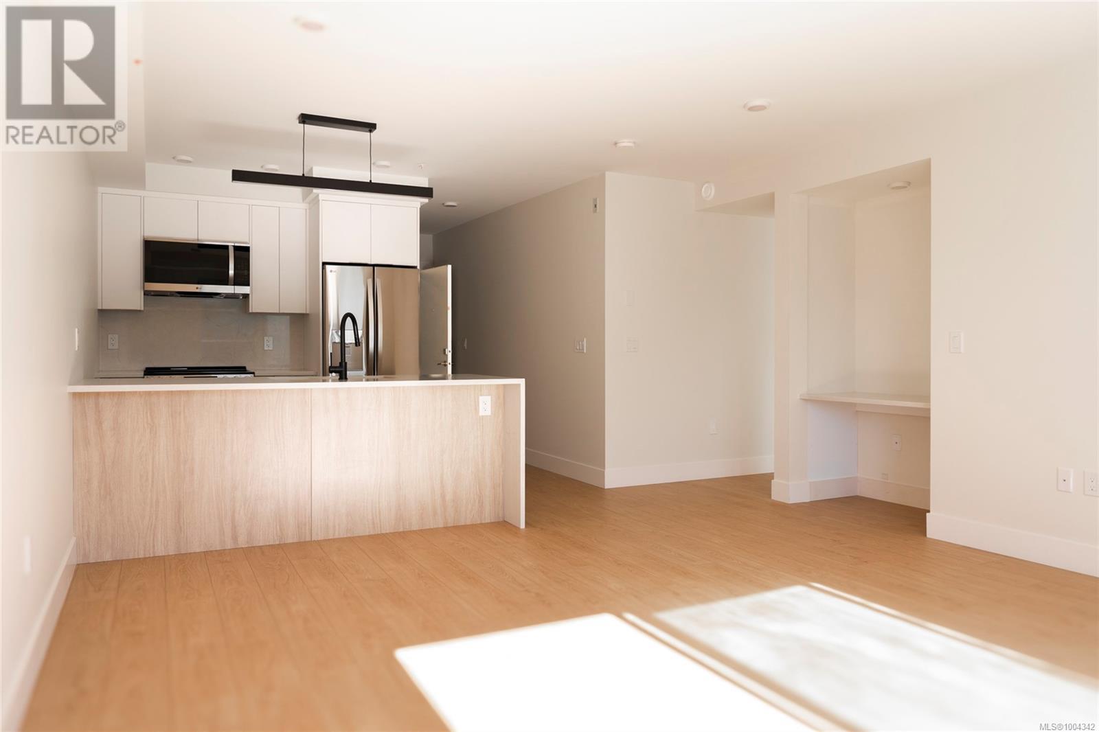 301 45 Haliburton St, Nanaimo, British Columbia  V9R 4V6 - Photo 1 - 1004342